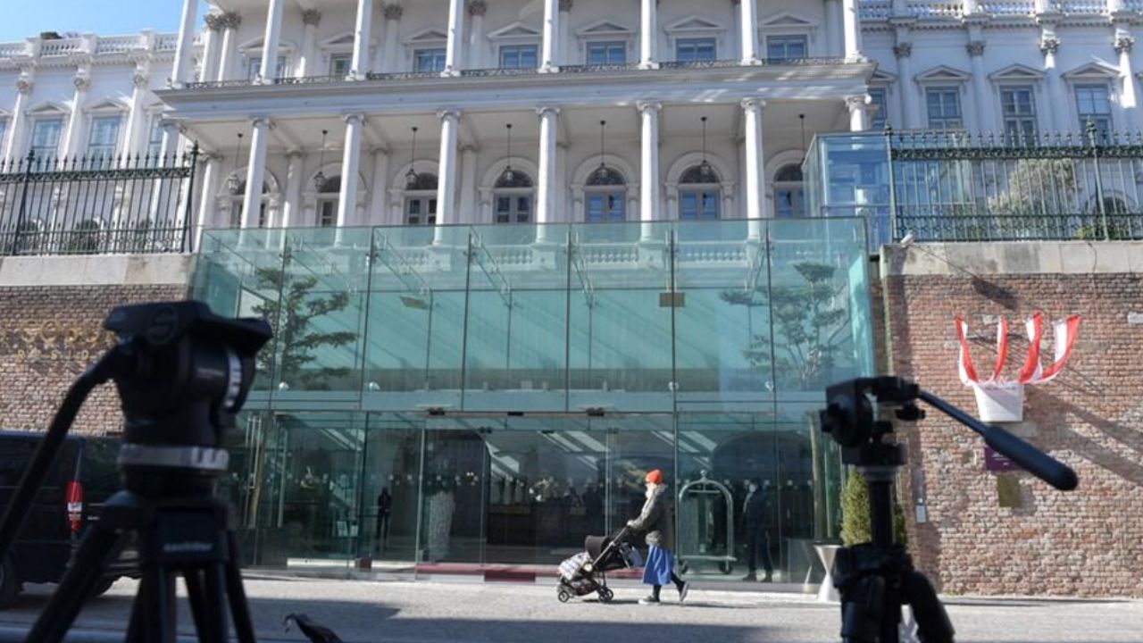 11 Mart 2022 tarihli bu fotoğrafta Avusturya'nın başkenti Viyana'da İran nükleer görüşmelerinin yürütüldüğü Palais Coburg otelinin dışı görülüyor. (Fotoğraf: Guo Chen/Xinhua)