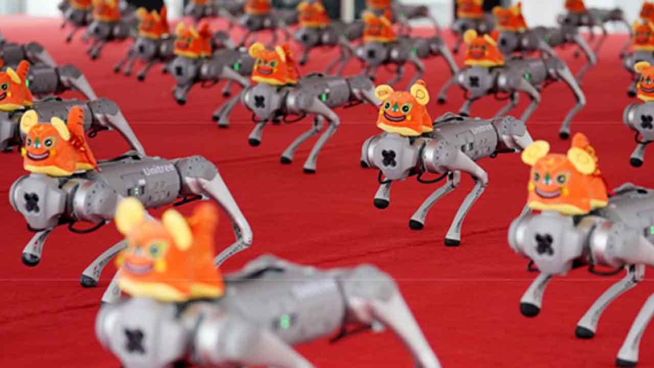 Beijing'de-düzenlenen-2022-Dünya-Robot-Konferansı'ndaki-(WRC-2022)-fuar-sırasında-sergilenen-robot-köpekler