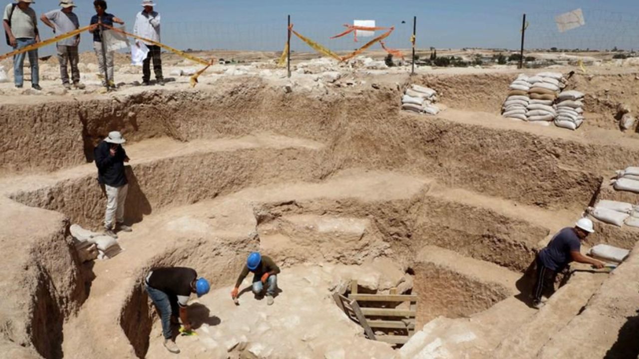 İsrail'in Necef Çölü'nde 1.200 yıl önceden kalma kırsal malikane keşfedildi (1)