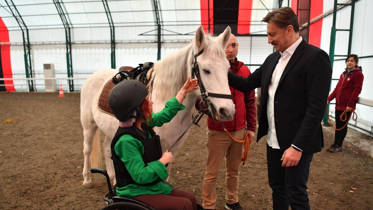 Özel çocuklara Ücretsiz 'At’la Terapi' hizmeti (1)