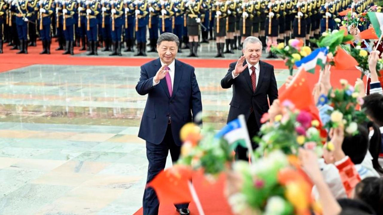 Çin Cumhurbaşkanı Xi, Özbek mevkidaşı ile görüştü2 (1)