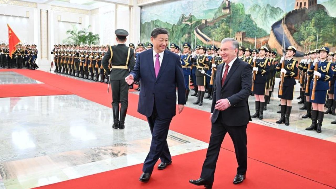 Çin Cumhurbaşkanı Xi, Özbek mevkidaşı ile görüştü2 (3)