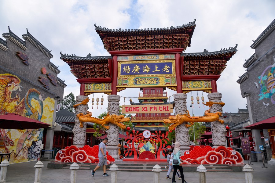 A Ejderha Yılı Süslemeleriyle Bezeli Eski Shanghai Sedayu Şehri