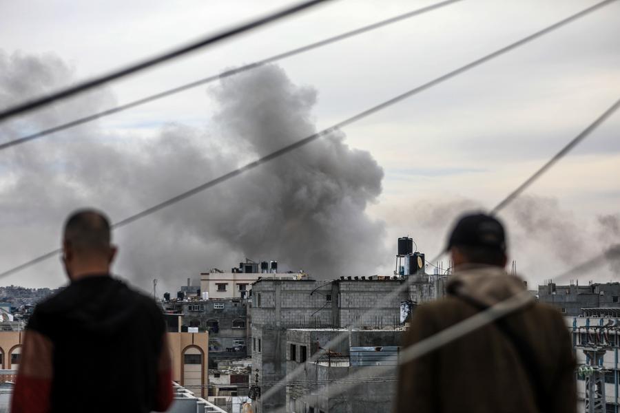 İsrail tarafından düzenlenen hava saldırısının ardından yükselen dumanlar