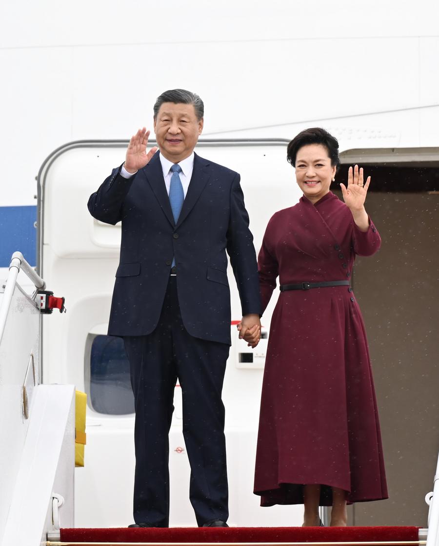 Fransa Cumhurbaşkanı Emmanuel Macron'un Daveti Üzerine Fransa'ya Resmi Ziyarette Bulunmak Için Paris'e Ulaşan Çin Cumhurbaşkanı Xi Jinping