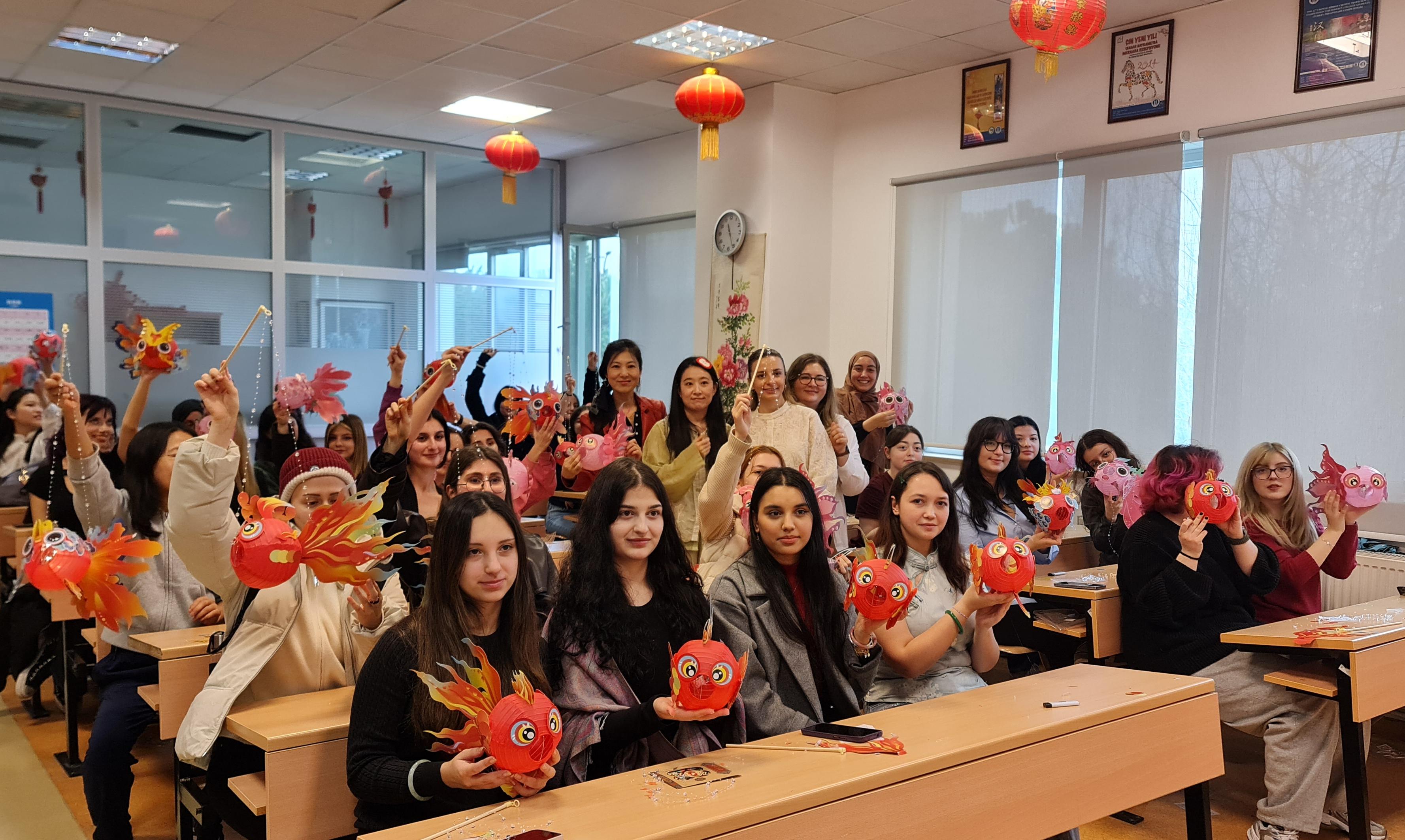 Türkiye'de Çin Bahar Bayramı'na Ilgi Artıyor İstanbul'da Balık Feneri Etkinliği 2