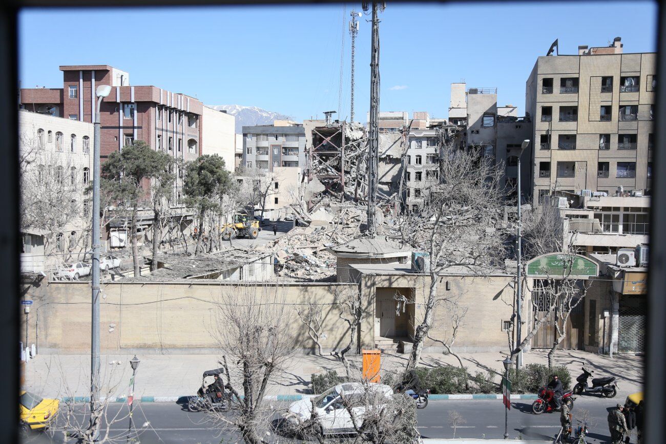 Abd İsrail Saldırılarının Ardından Tahran'da Çok Sayıda Bina Hasar Gördü 1