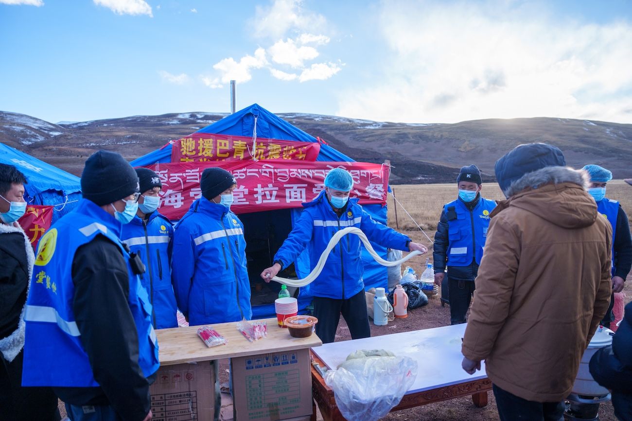Çin'in Xizang bölgesinde 2.500'den fazla kurtarma görevlisi depremzedeler için seferber oldu