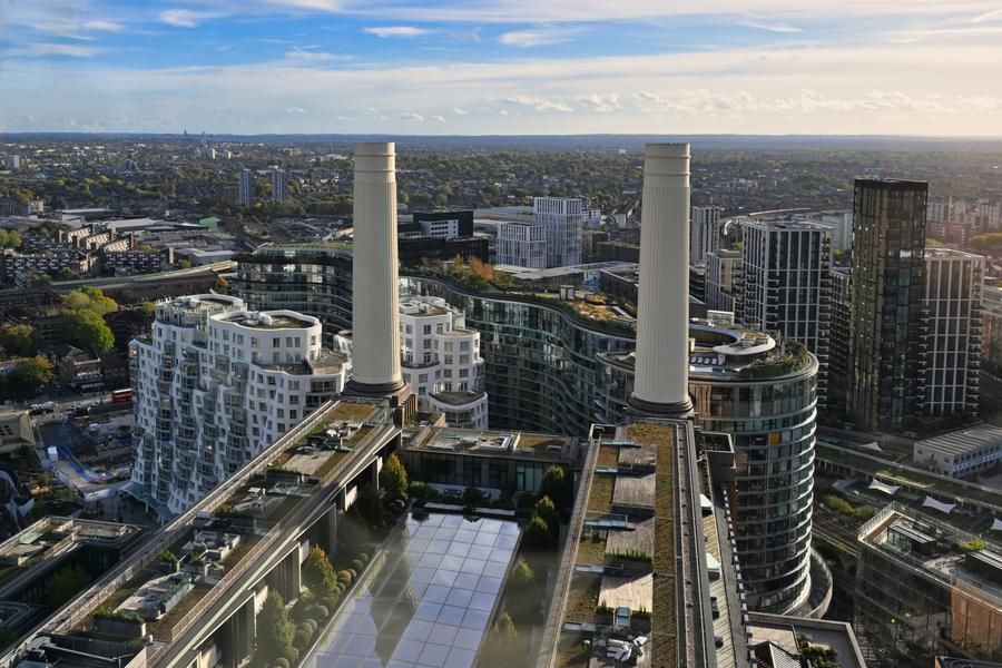 Londra'nın tarihi Battersea Elektrik Santrali yaşam merkezine dönüştü